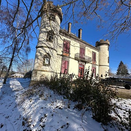 Le Chateau Giat Exteriér fotografie
