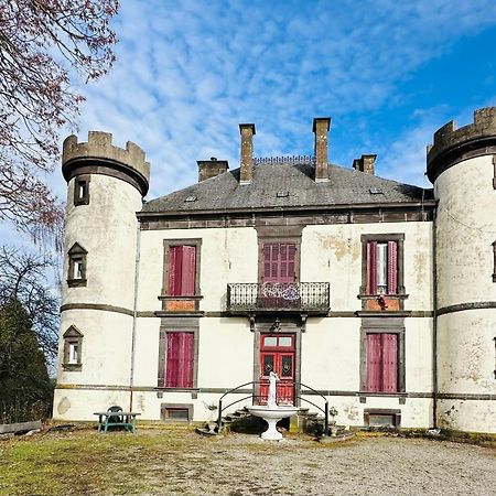 Le Chateau Giat Exteriér fotografie