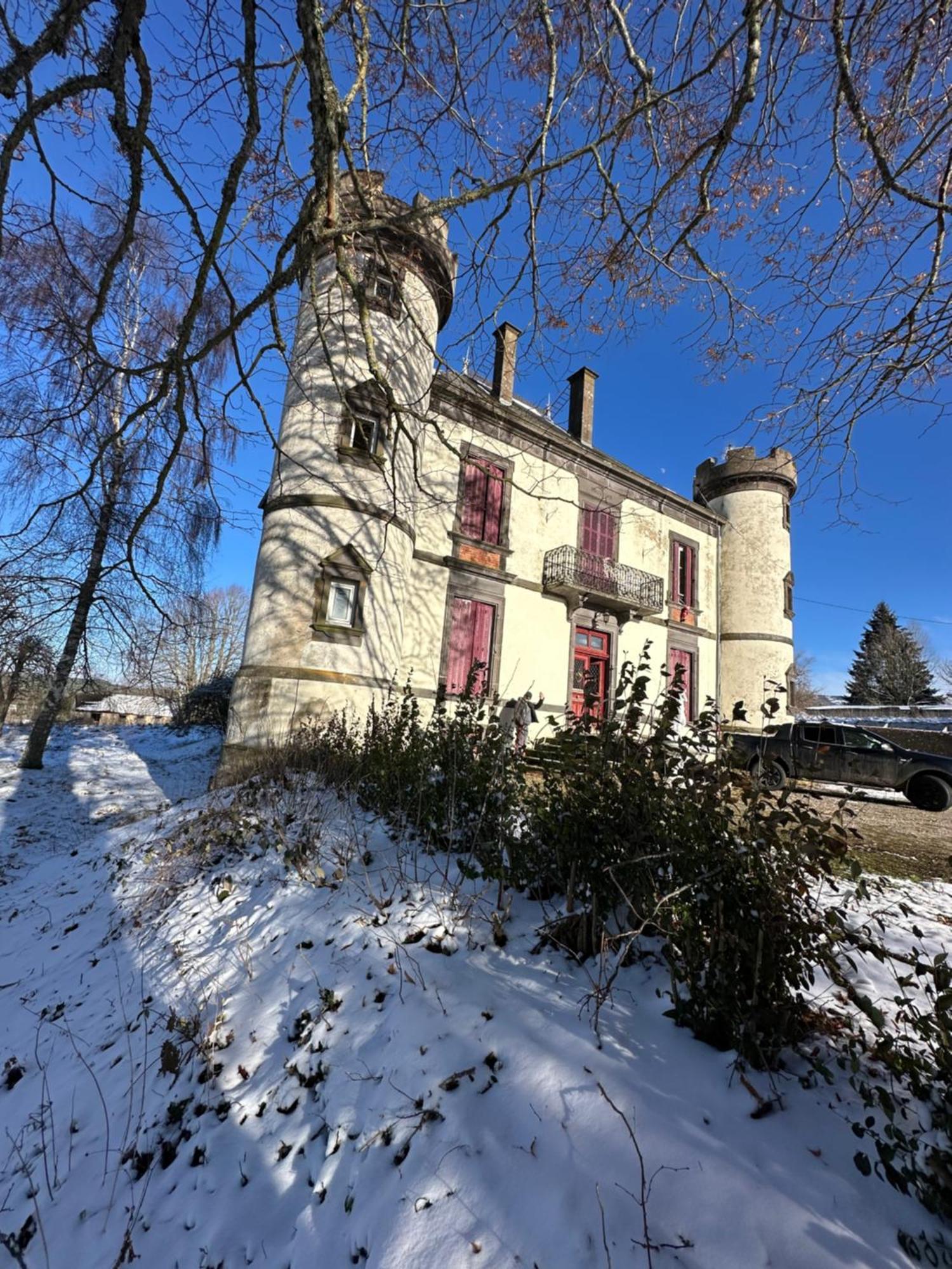 Le Chateau Giat Exteriér fotografie