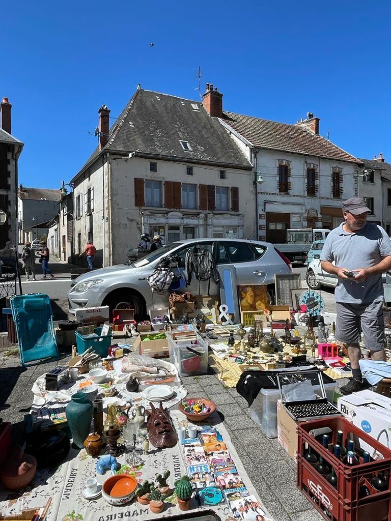 Le Chateau Giat Exteriér fotografie