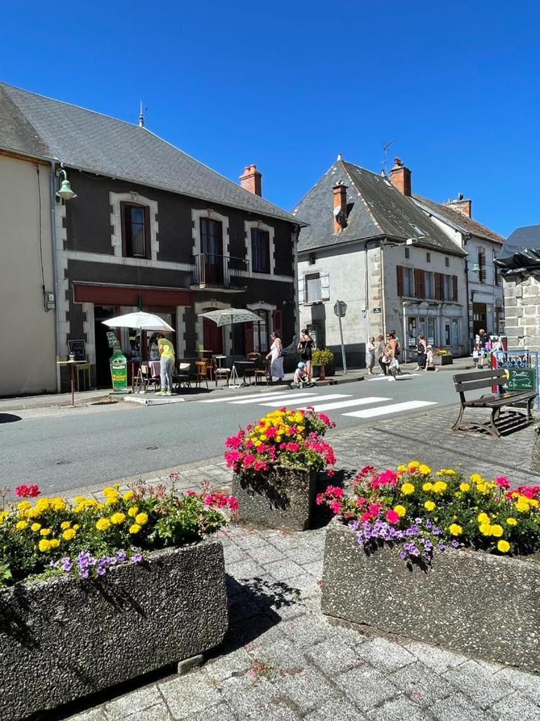 Le Chateau Giat Exteriér fotografie